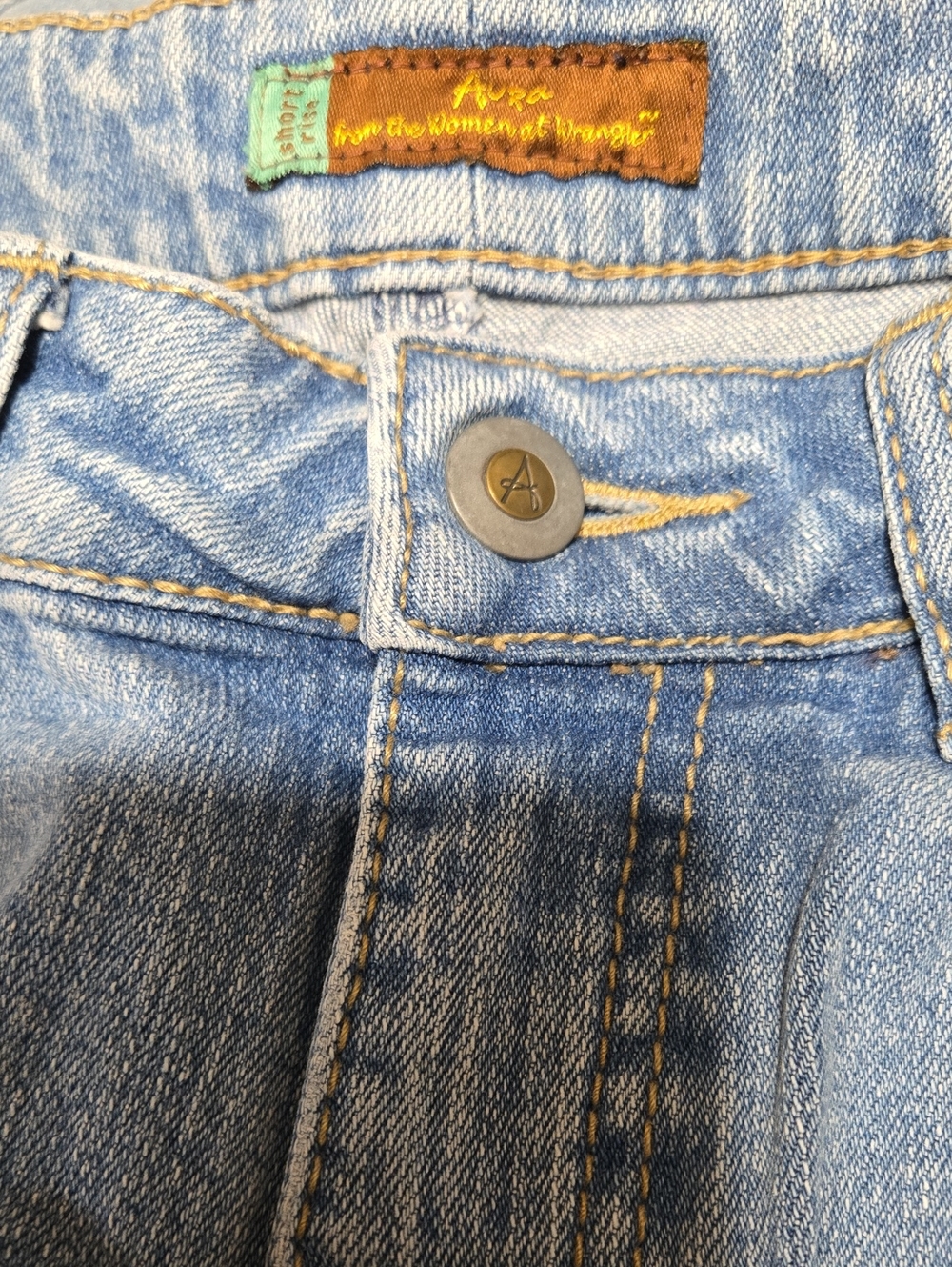 Wrangler Aura Light Blue Denim Jeans - Picture 2 of 9